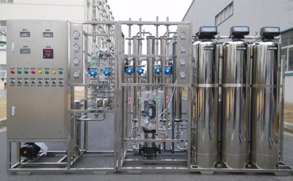 电去离子(EDI)系统主要是在直流电场的作用下，通过隔板的水中电介质离子发生定向移动，利用交换膜对离子的选择透过作用来对水质进行提纯的一种科学的水处理技术。